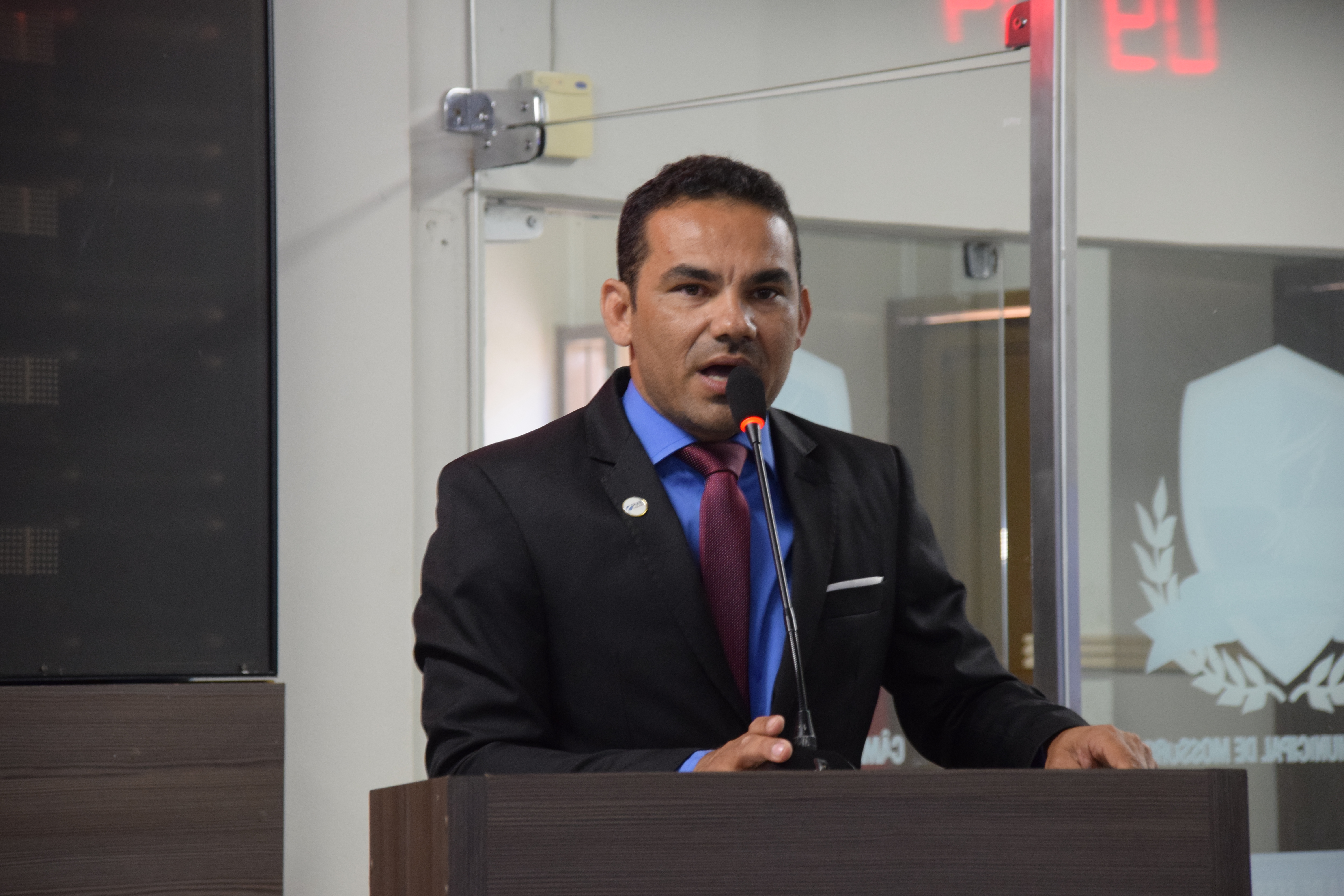 Alex do Frango cobra reabertura do Ginásio Pedro Ciarlini