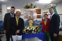 Câmara Municipal recebe imagem de Santa Luzia