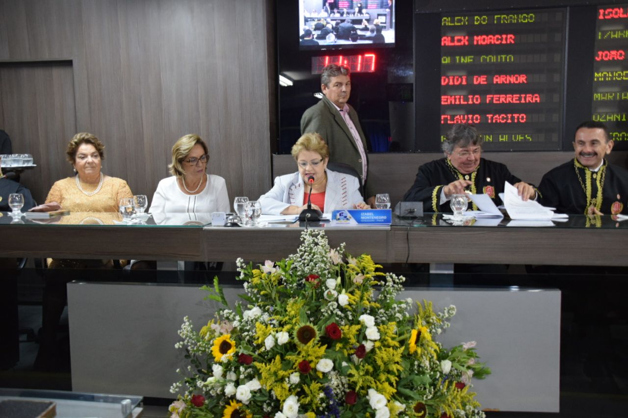 Câmara realiza solenidade em homenagem a ACJUS