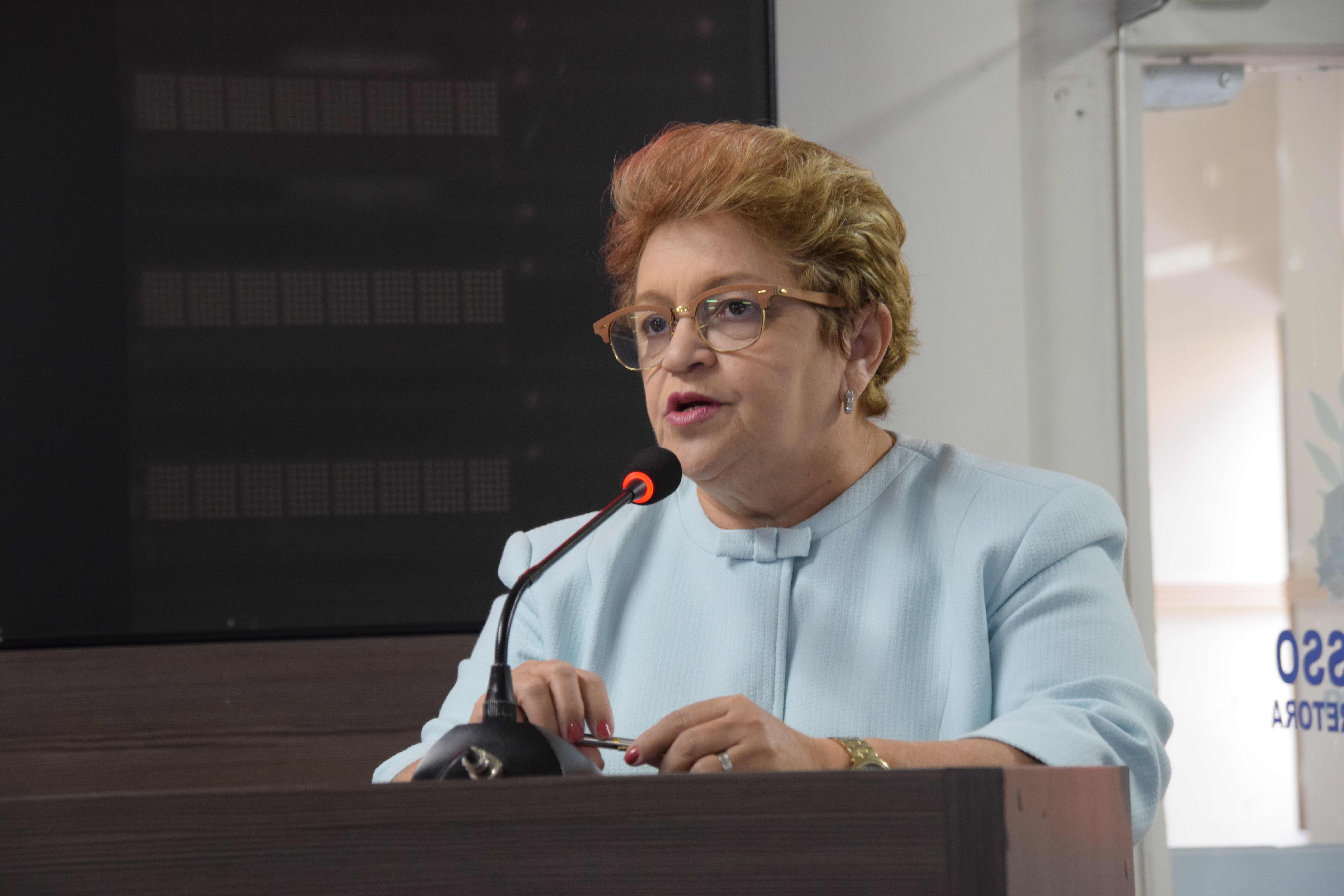 Izabel Montenegro protesta contra demolição do Hospital Duarte Filho