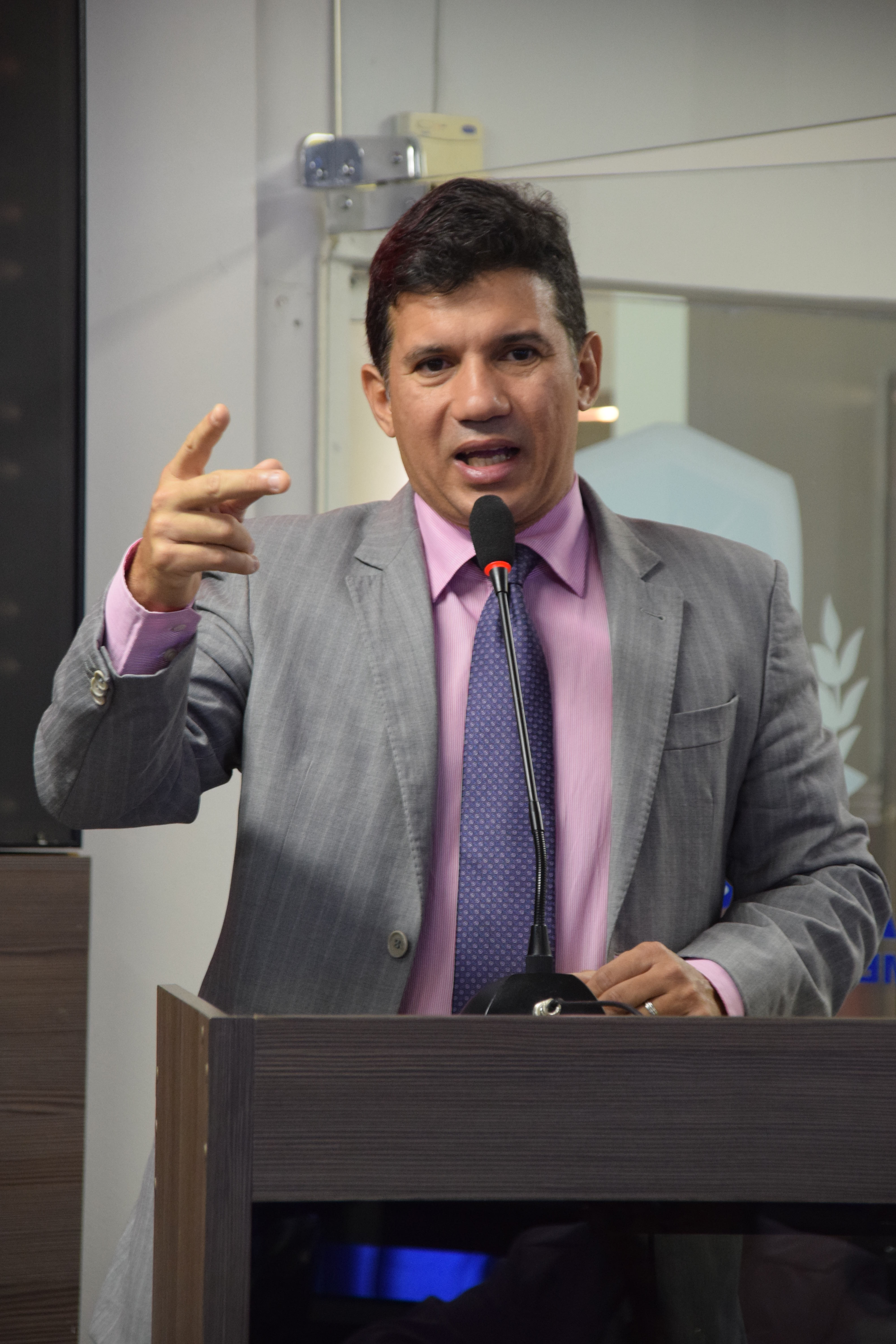 Prefeitura apresenta soluções para questionamento dos vereadores