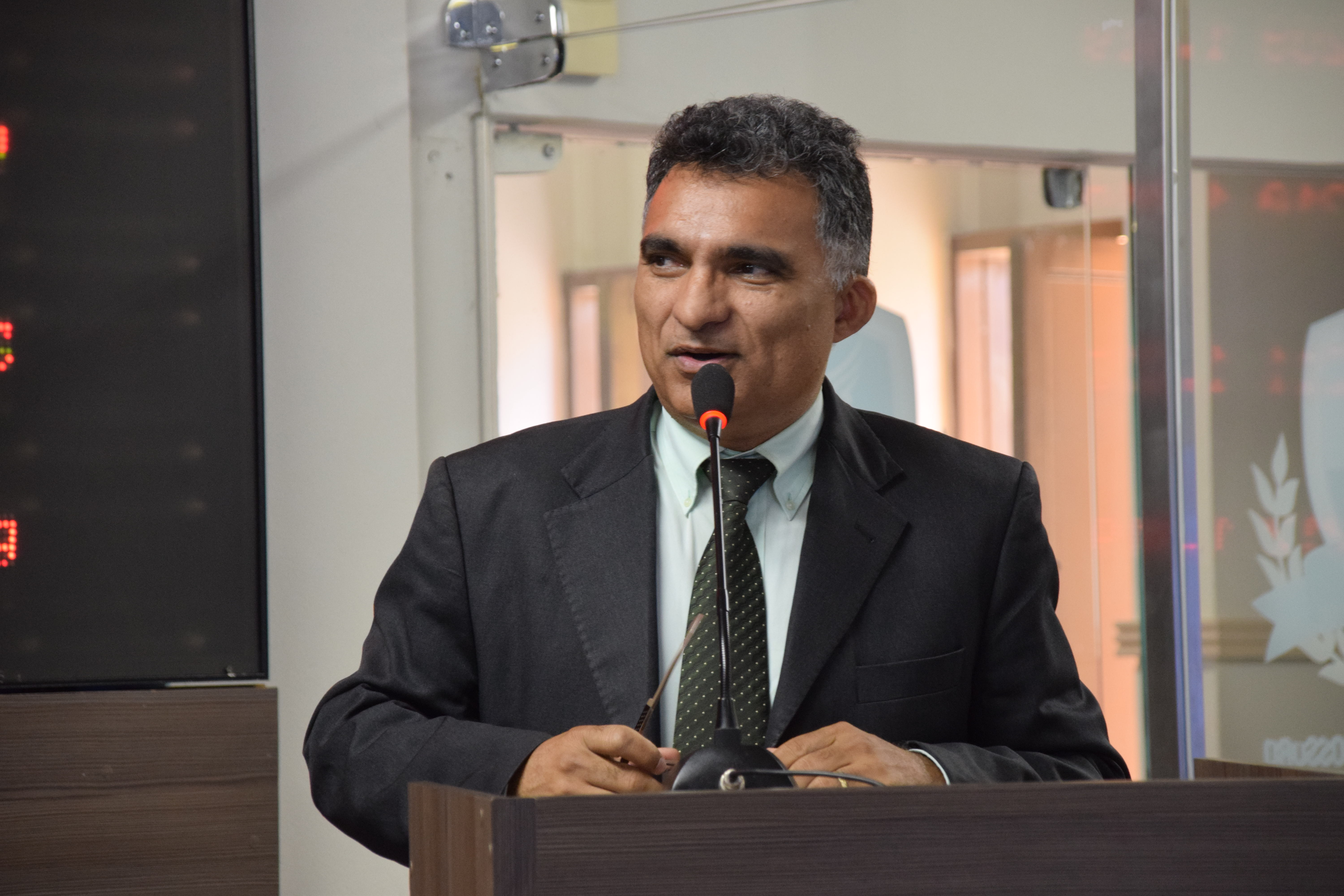 Professor Francisco Carlos parabeniza gestão Rosalba