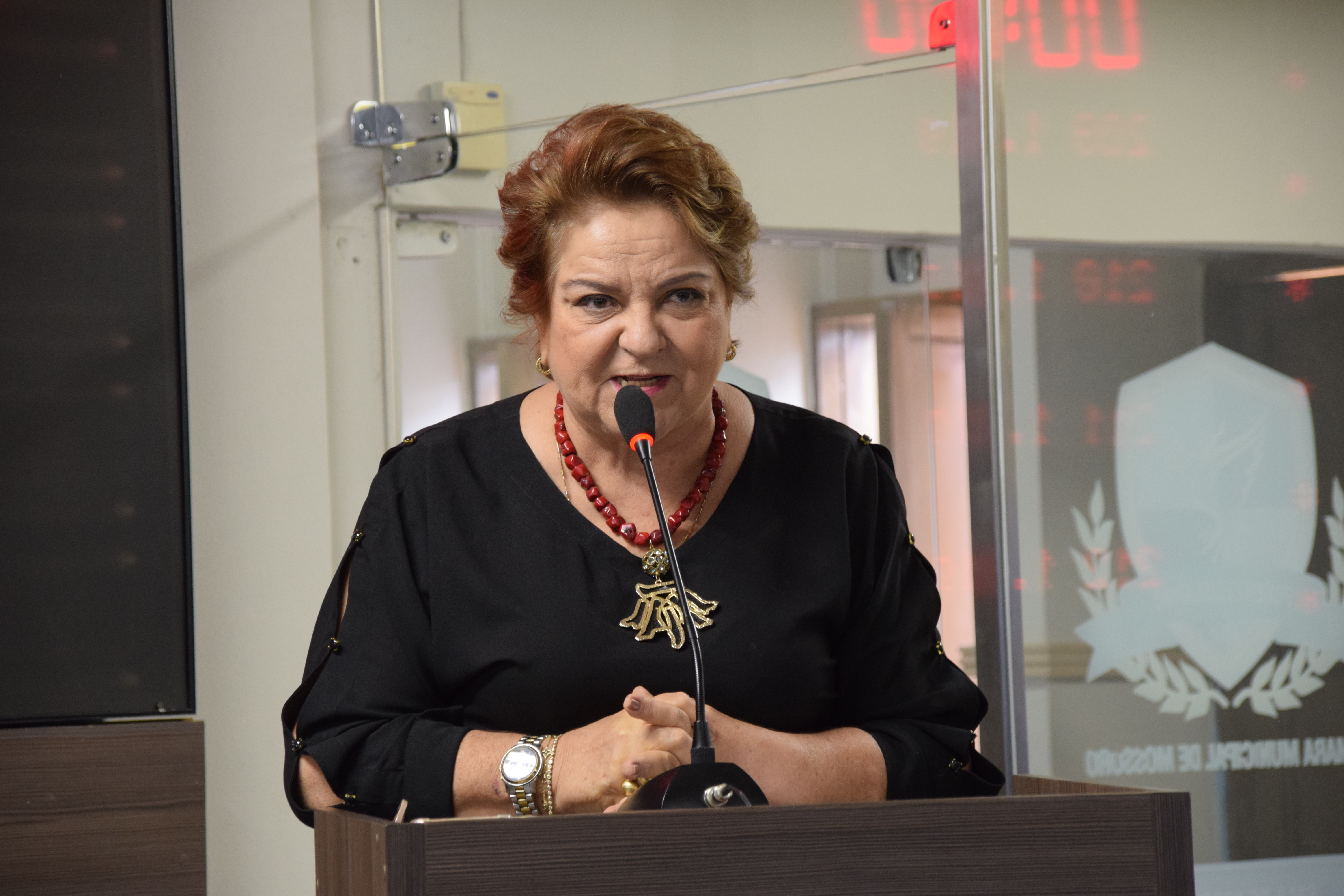 Sandra Rosado presta homenagem a Wilma de Faria