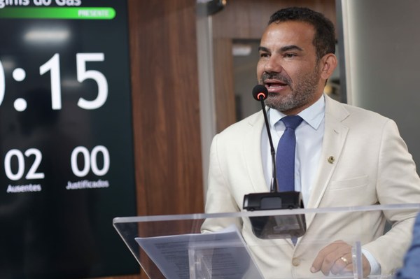 Alex do Frango cobra agilidade em construção de passarelas em Mossoró e elogia projeto Câmara Popular
