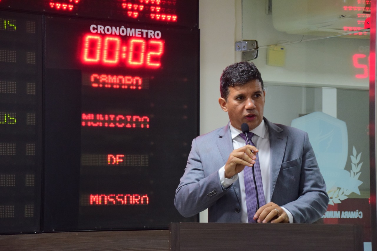 Alex Moacir destaca importância de reajuste para servidor