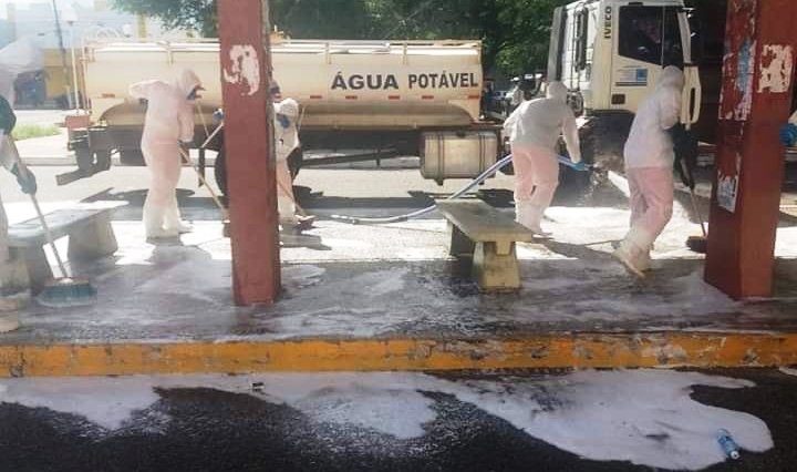 Aline Couto agradece limpeza em paradas de ônibus