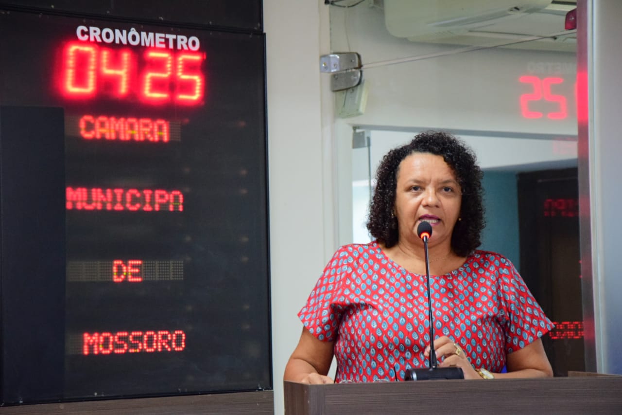 Aline Couto defende respeito a parada de ônibus