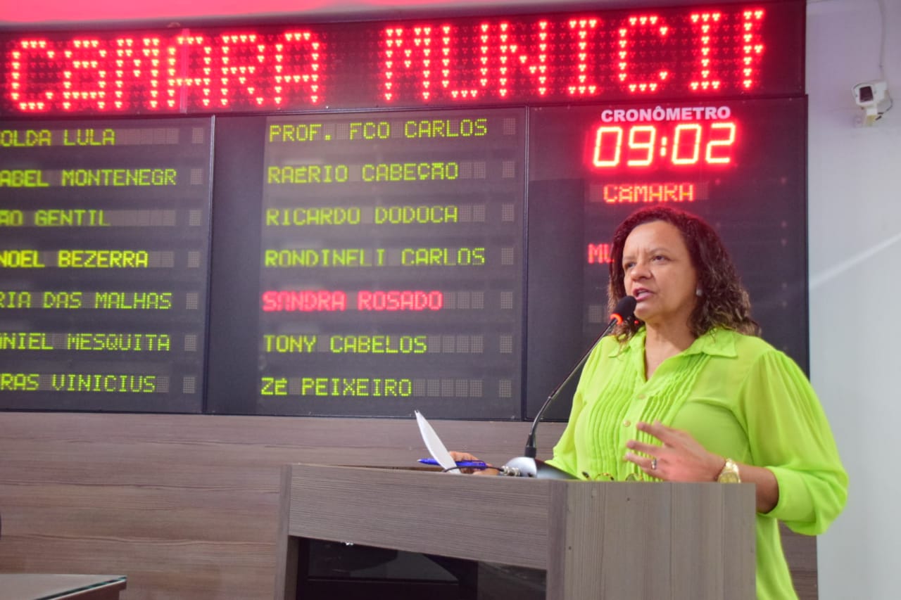 Vereadora Aline Couto pede solução para água em assentamento