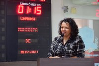 Aline Couto registra ônibus para conjunto Santa Júlia