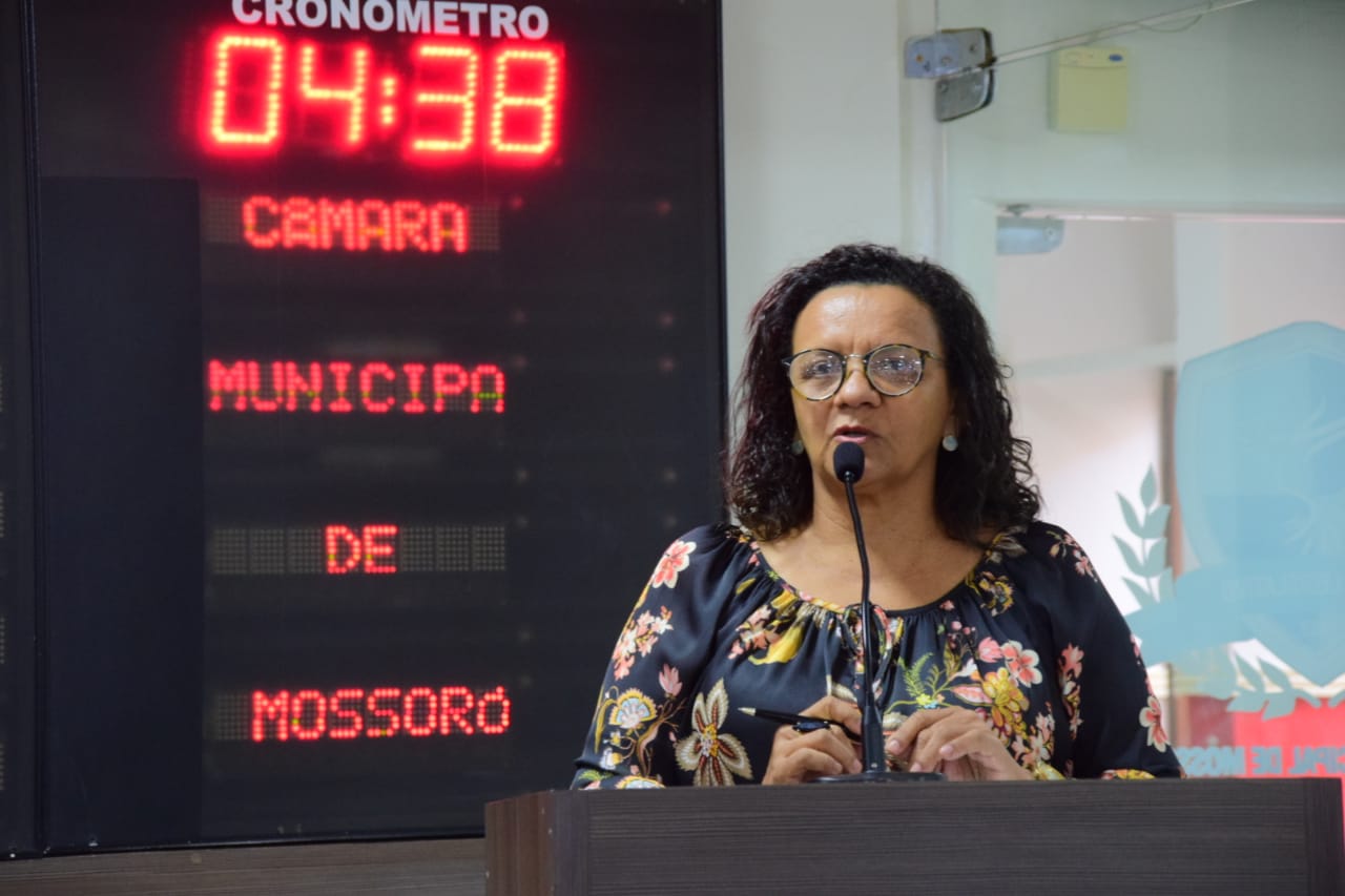 Aline Couto reivindica psiquiatra infantil na rede pública