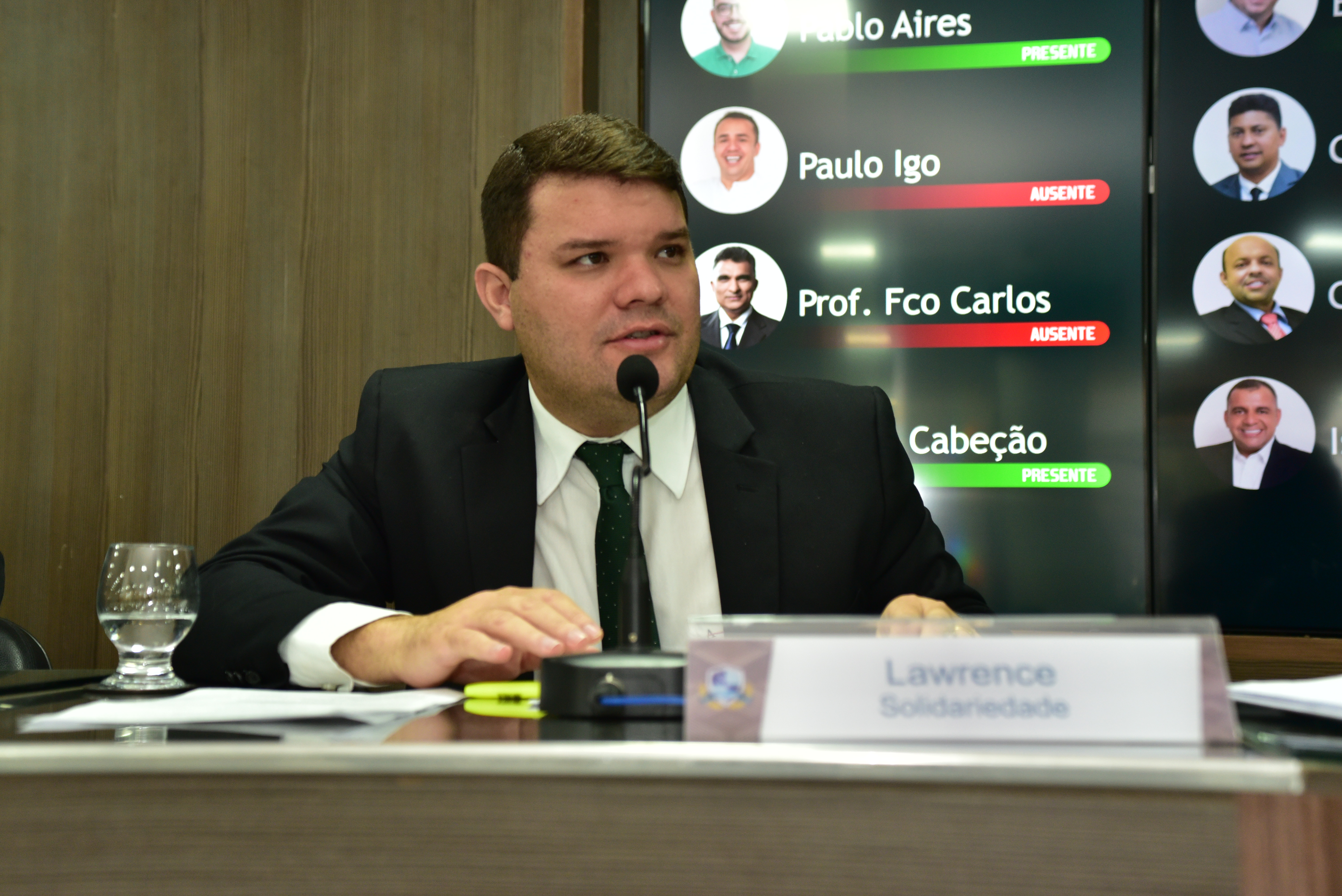 Aprovado projeto de Lawrence contra violência doméstica