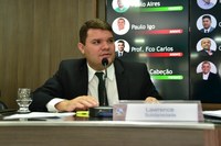 Aprovado projeto de Lawrence contra violência doméstica