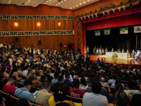 Câmara de Mossoró empossa Marcos Medeiros como prefeito