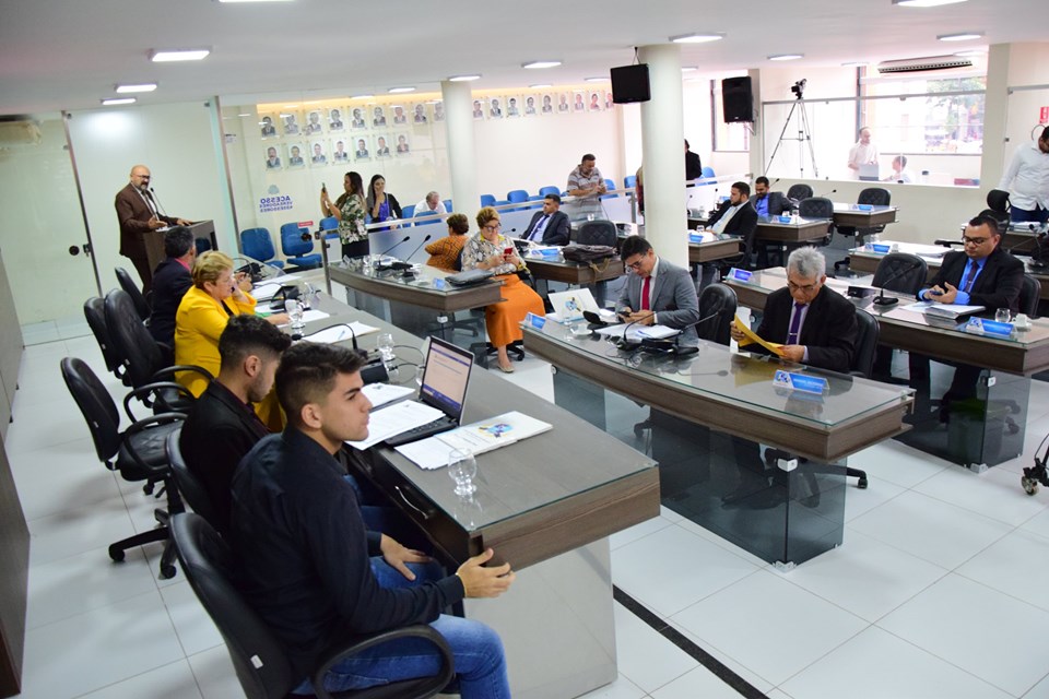 Câmara estuda aperfeiçoar controle assiduidade no plenário