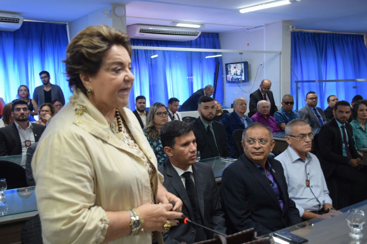 Câmara respeita um minuto de silêncio por morte de vereadora
