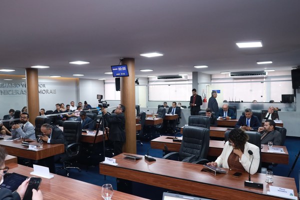 CCJR analisa projetos e aprova pareceres durante reunião desta sexta-feira