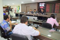 Comissão de Constituição e Justiça analisa projetos em reunião