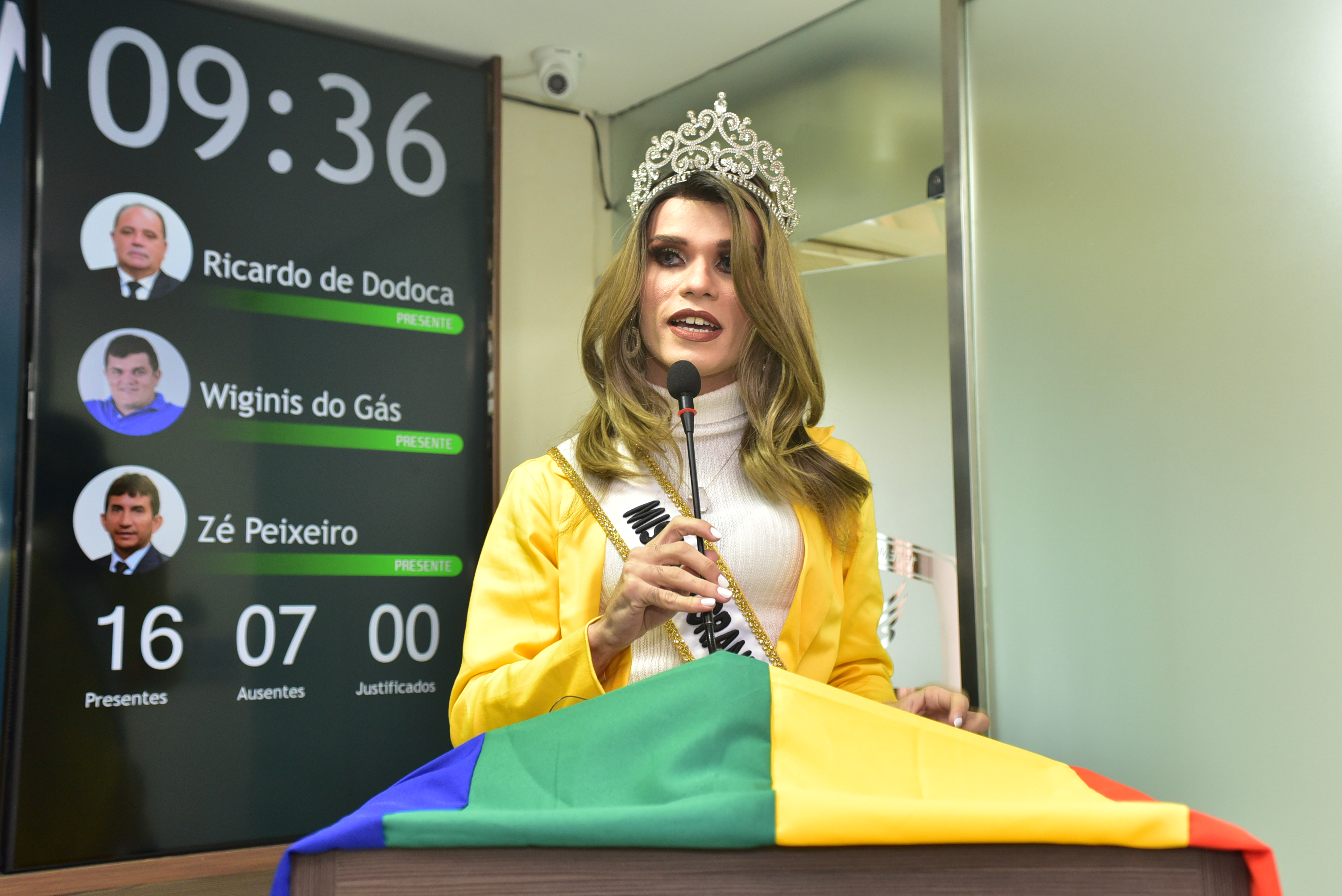 Dia Nacional do Orgulho LGBTQIA+ é lembrado na Tribuna Popular