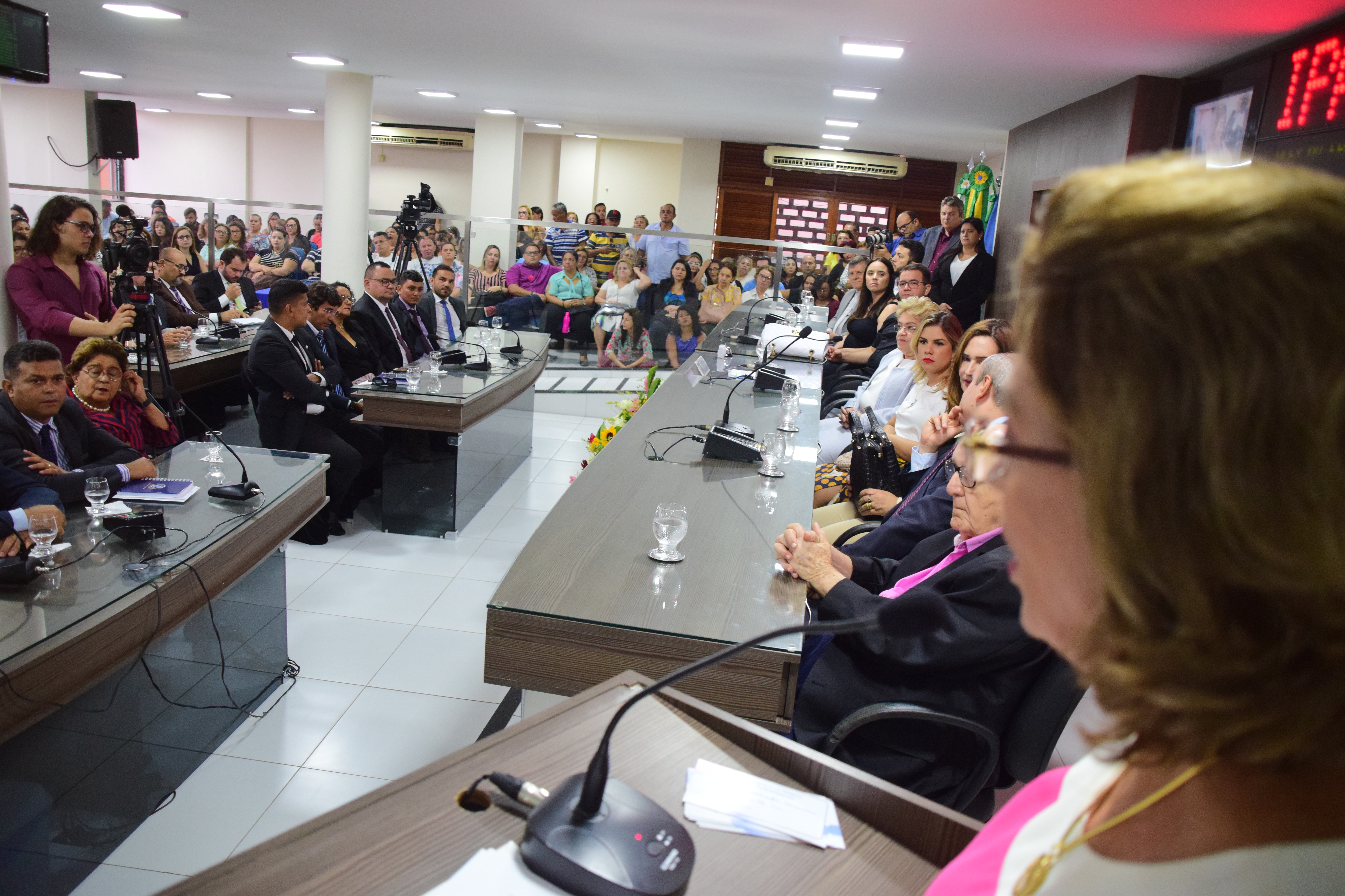 Executivo apresenta resultados e metas em sessão inaugural