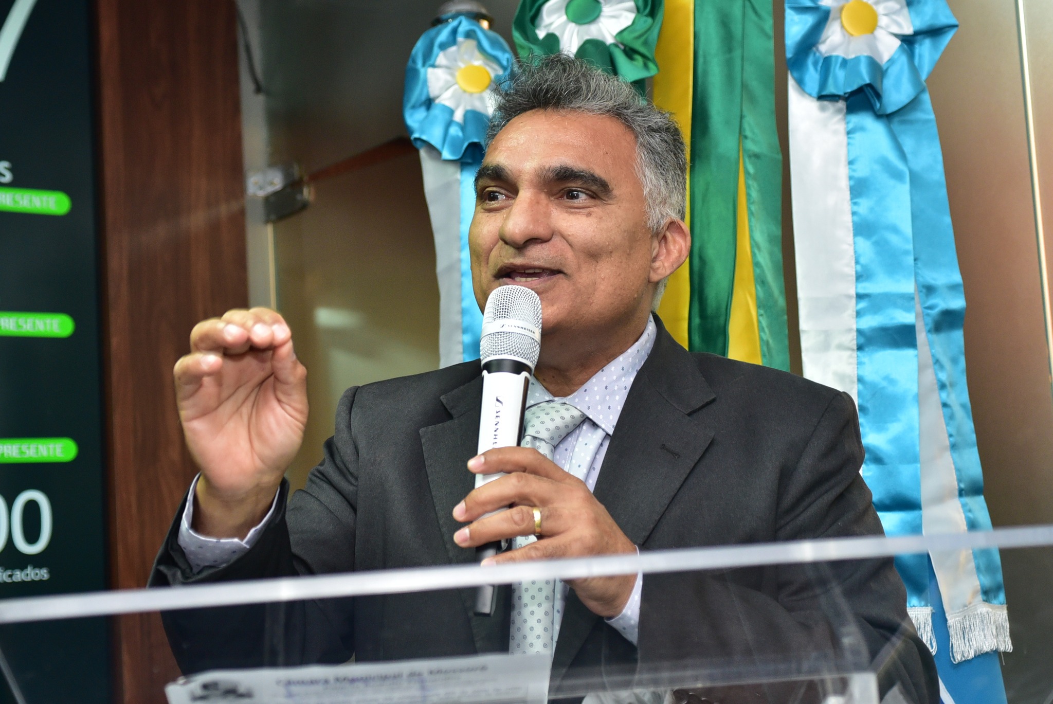 Francisco Carlos celebra investimento de 30% em educação
