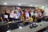 Fundações entregam certificados de cursos de qualificação