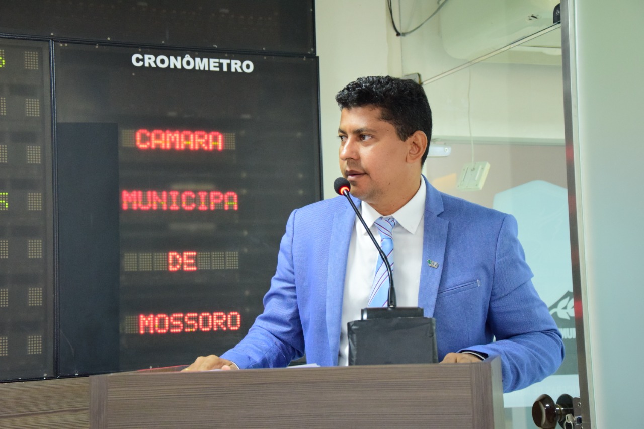 Genilson Alves critica criação de mais cargos na Prefeitura