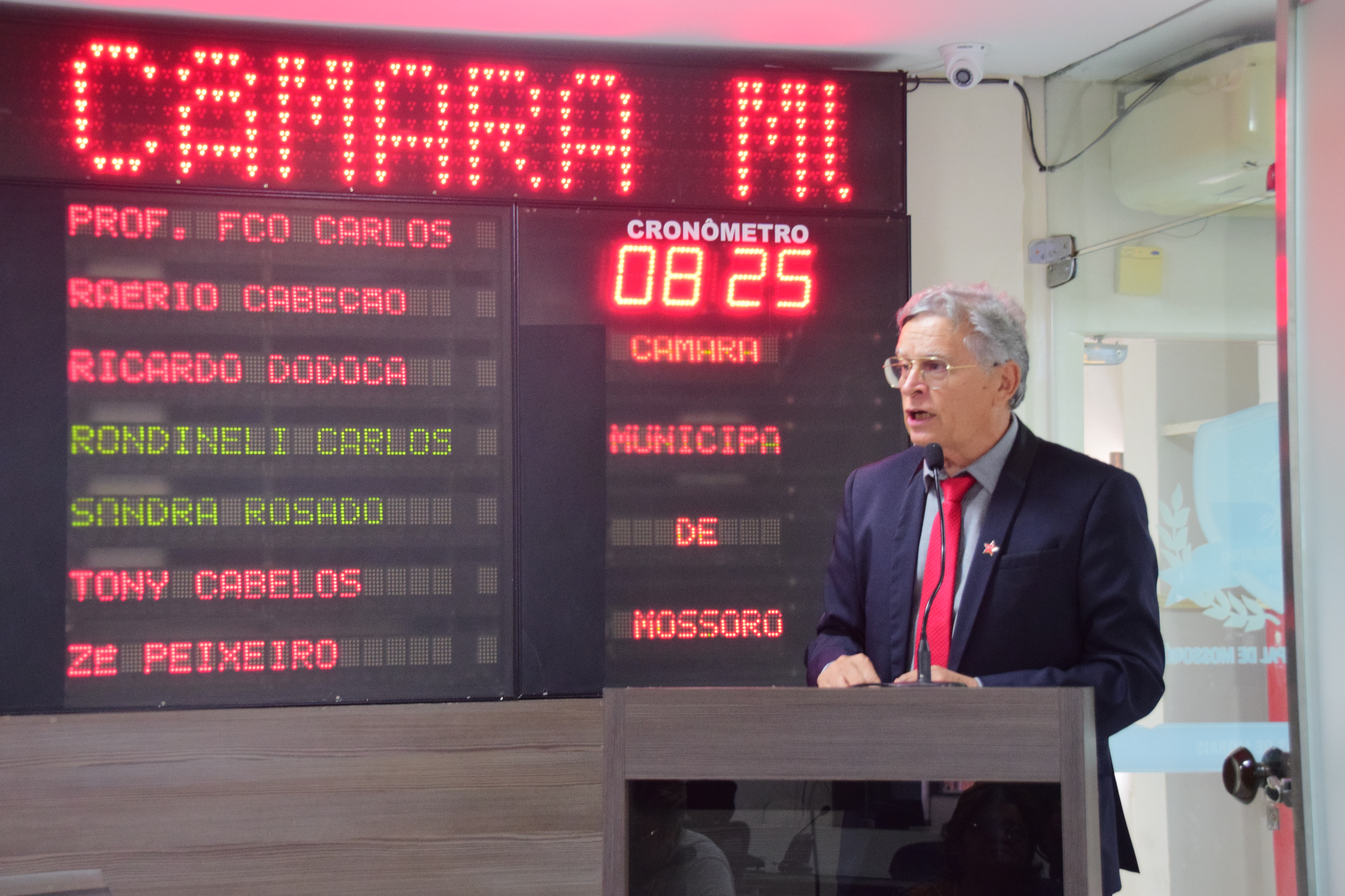 Gilberto Diógenes expõe receio com corte de ponto de grevistas