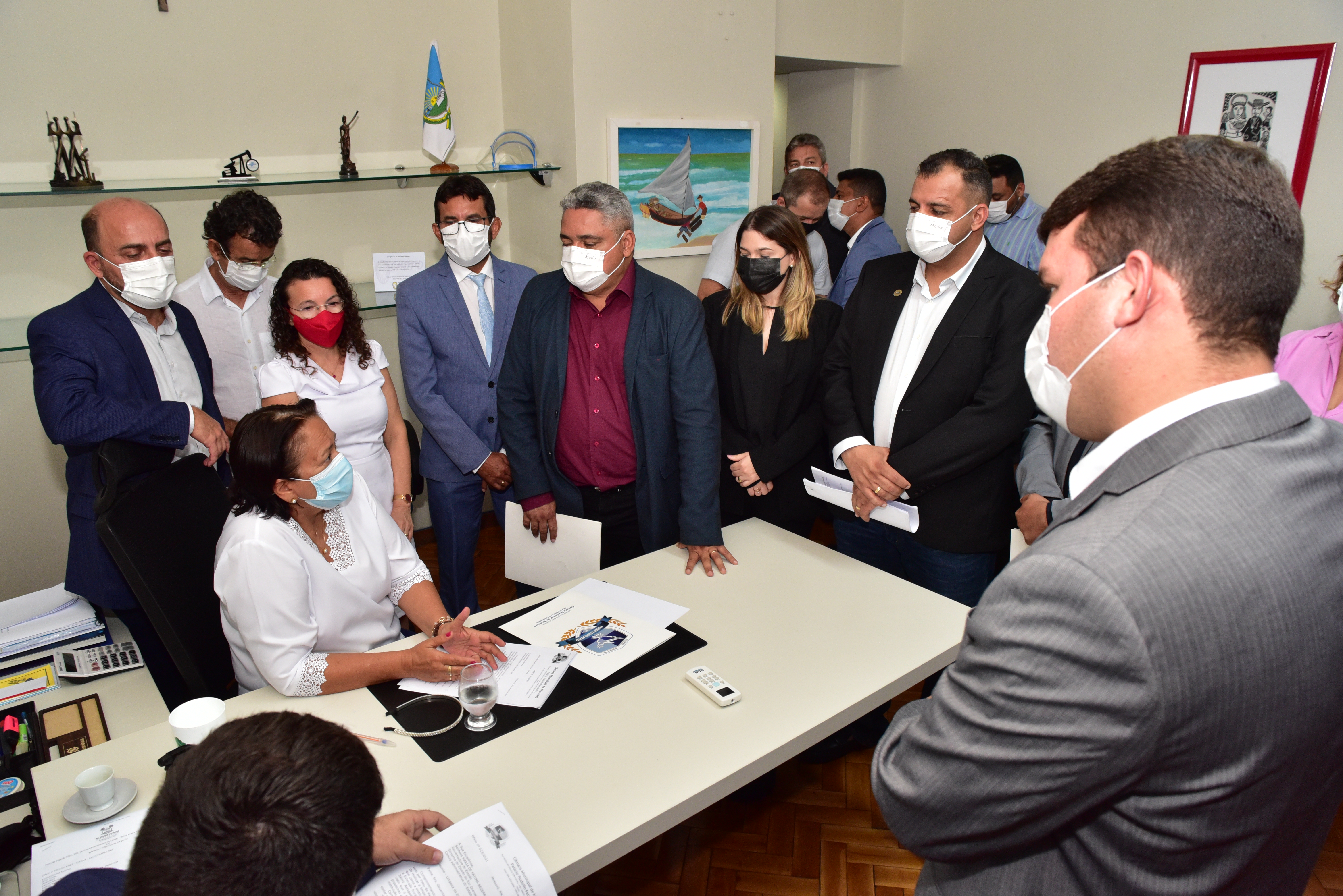 Governadora anuncia a vereadores retomada de cirurgias