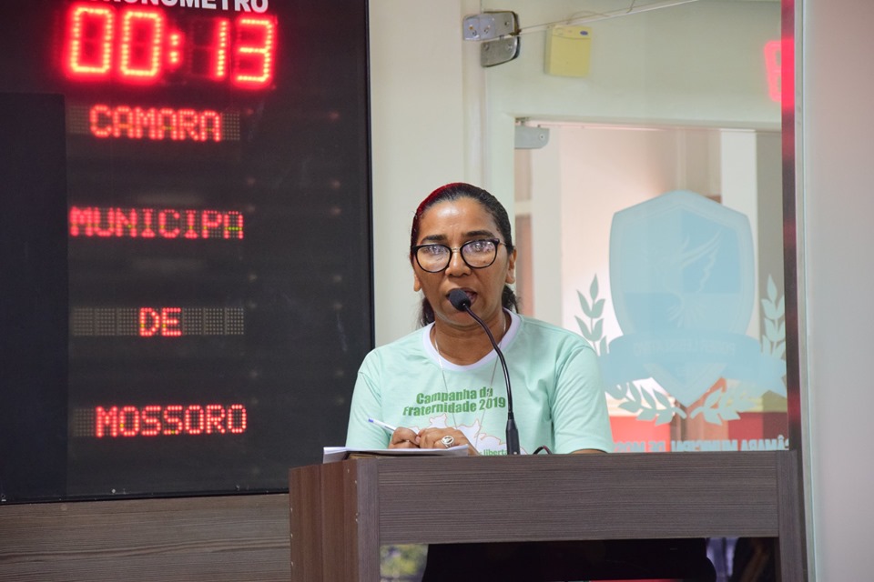 Integrantes de comunidades missionárias entregam carta proposta à Câmara