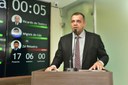 Isaac da Casca questiona contrato de limpeza pública