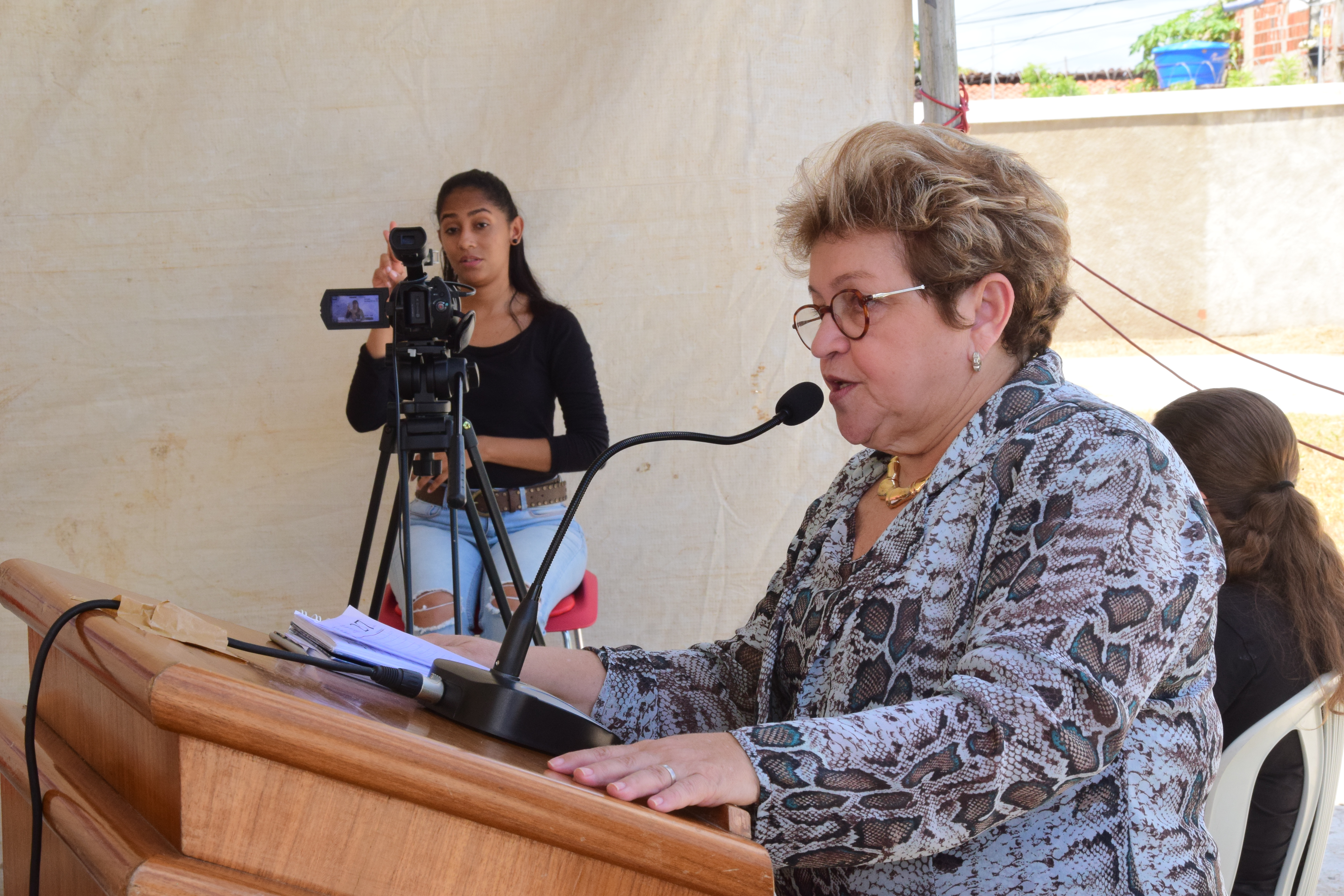 Izabel Montenegro agradece Escola Francisco de Assis Batista