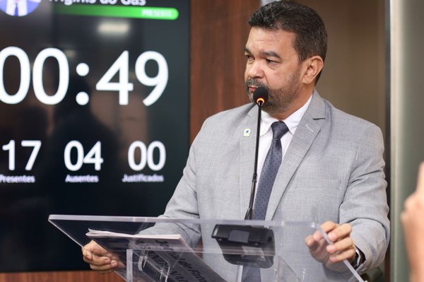 Jailson Nogueira solicita revitalização de praças no centro de Mossoró