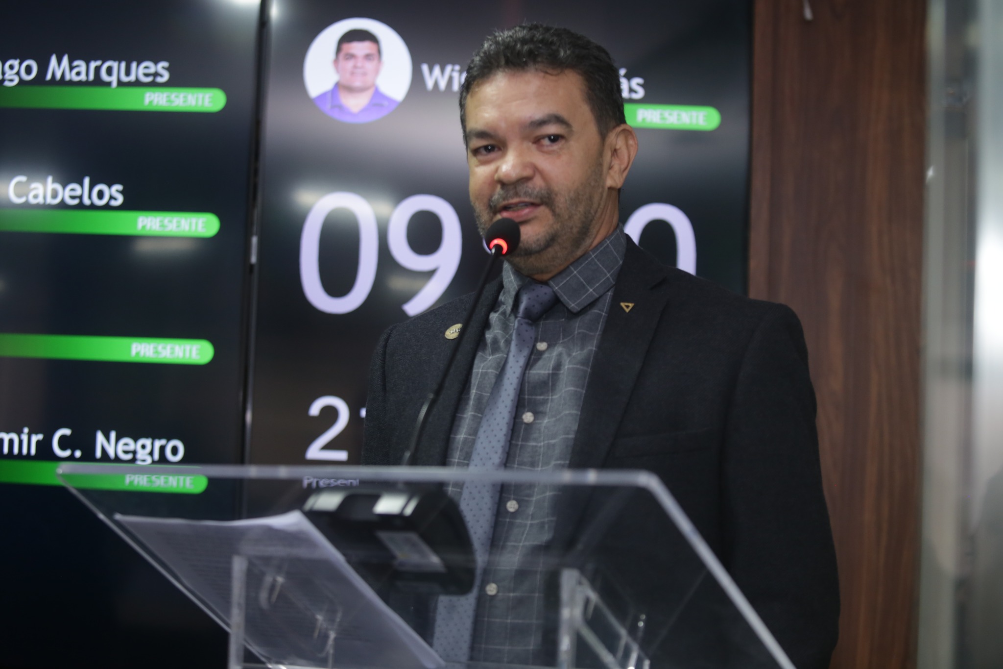 Jailson Nogueira sugere homenagem permanente a Zé Lima e cobra pagamento de terceirizados