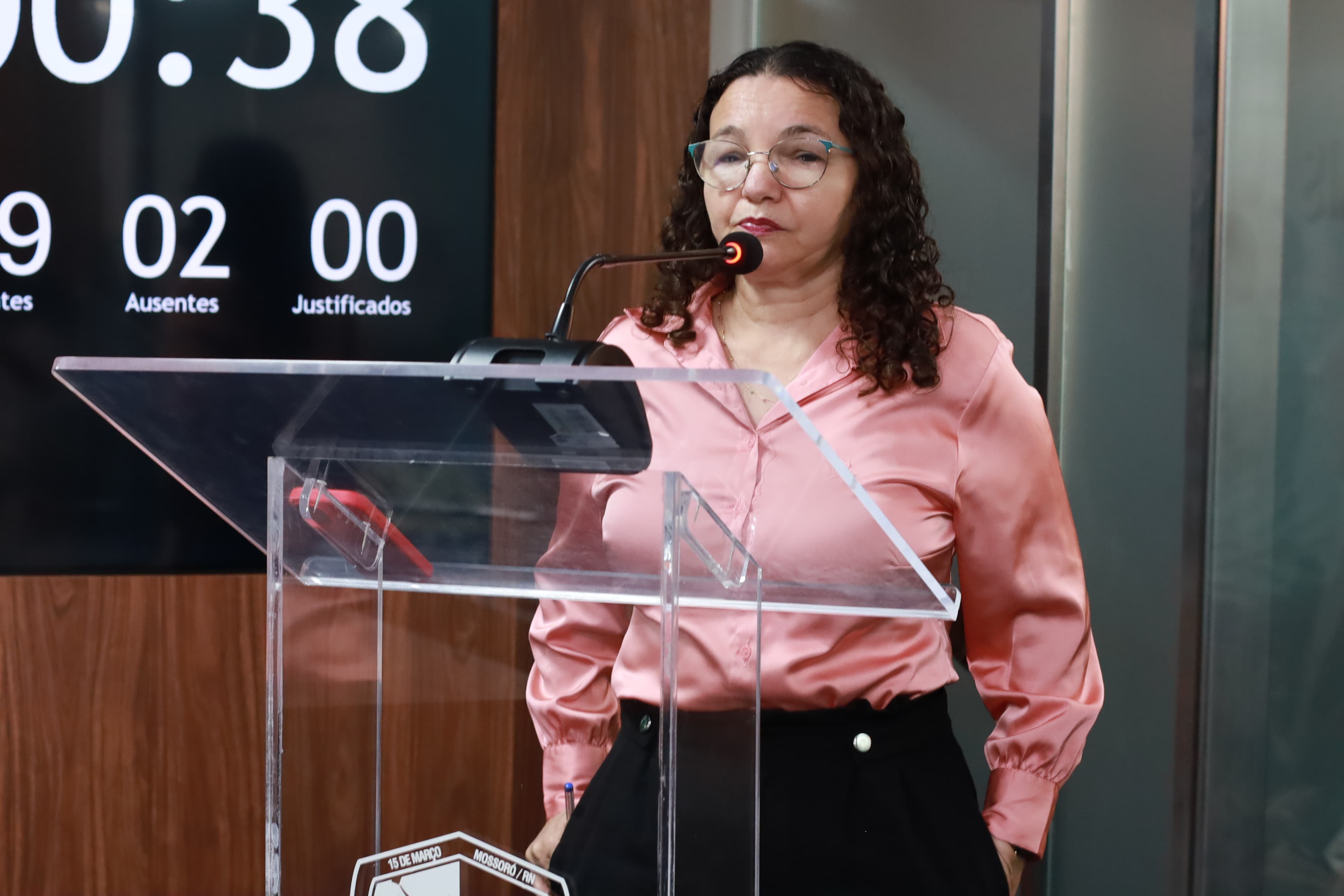 Marleide Cunha alerta para mortandade de peixes em lagoa do Santa Júlia