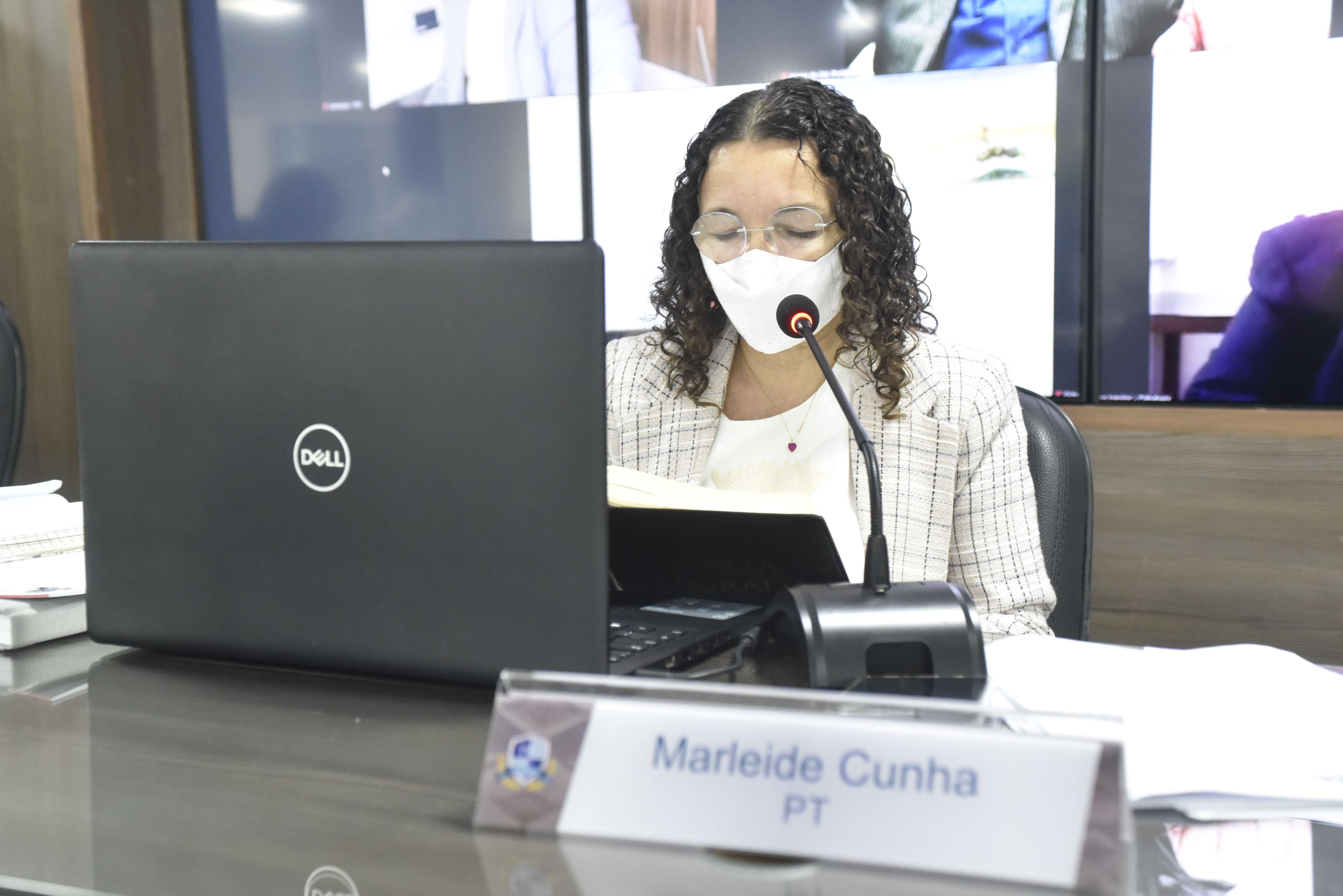 Marleide Cunha apresenta projeto que favorece micro e pequenas empresas