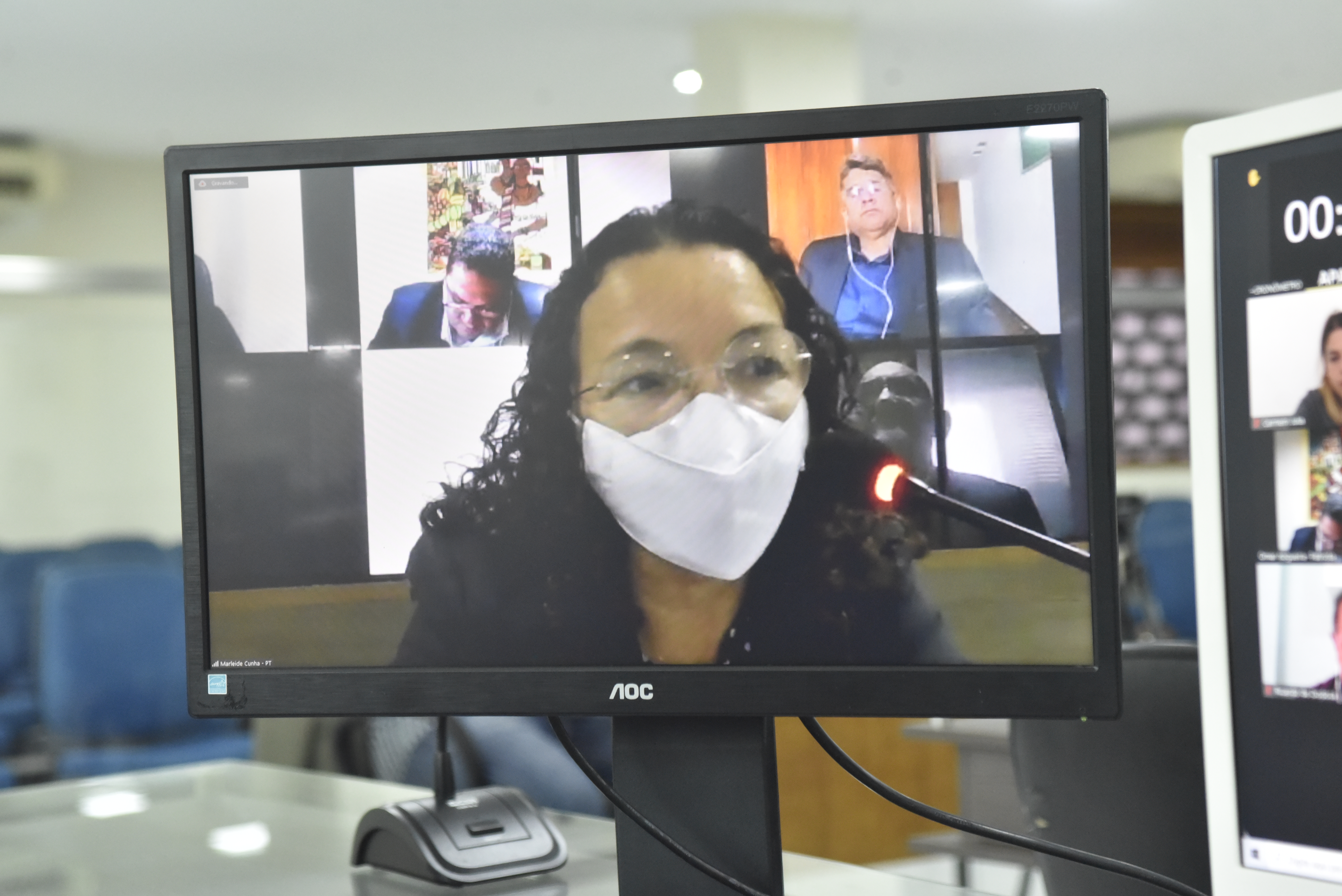 Marleide Cunha destaca papel do SUS no enfrentamento à pandemia