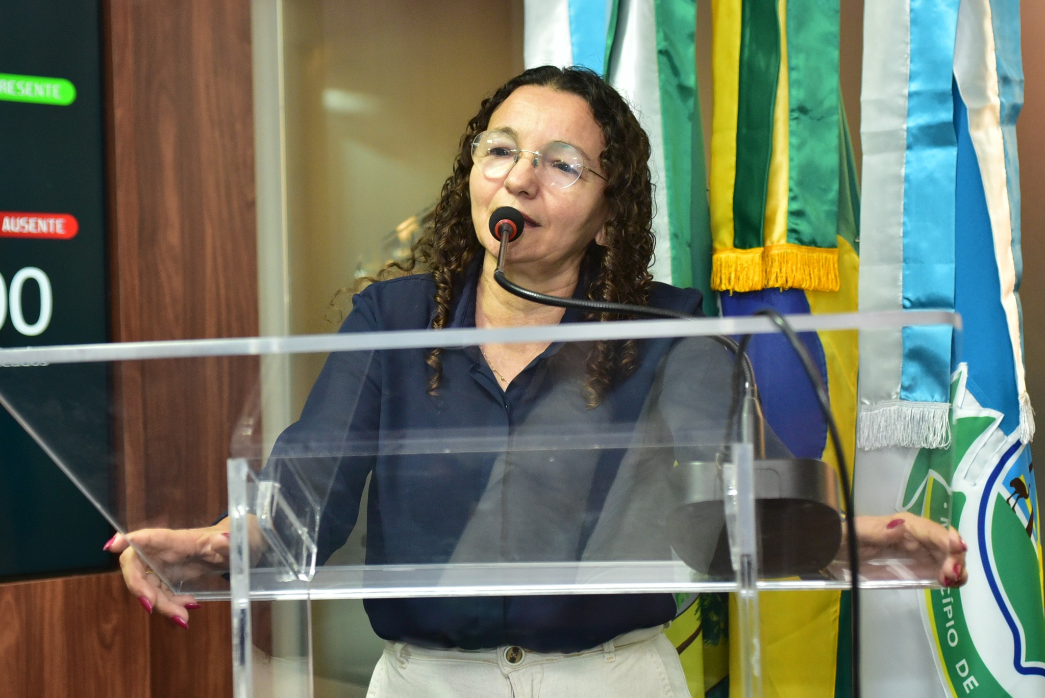Marleide Cunha destaca reunião pública com servidores da saúde