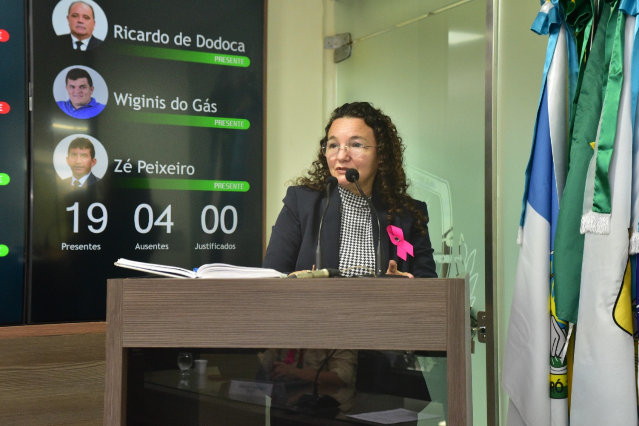 Marleide Cunha exalta importância do servidor público
