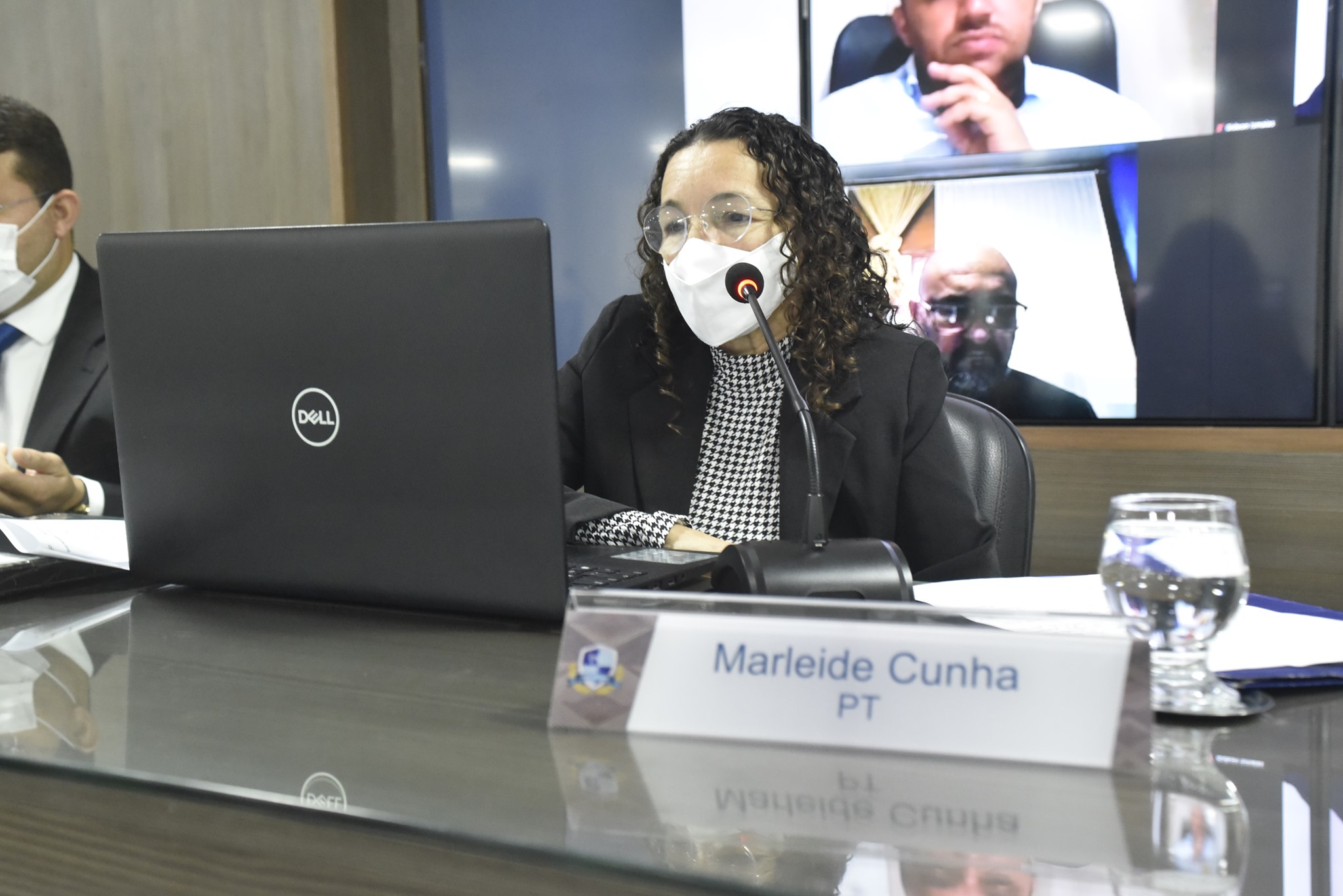 Marleide Cunha explica necessidade da reserva técnica de vacinas feita pelo Estado