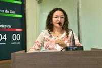 Marleide Cunha pede melhorias na saúde e no transporte coletivo