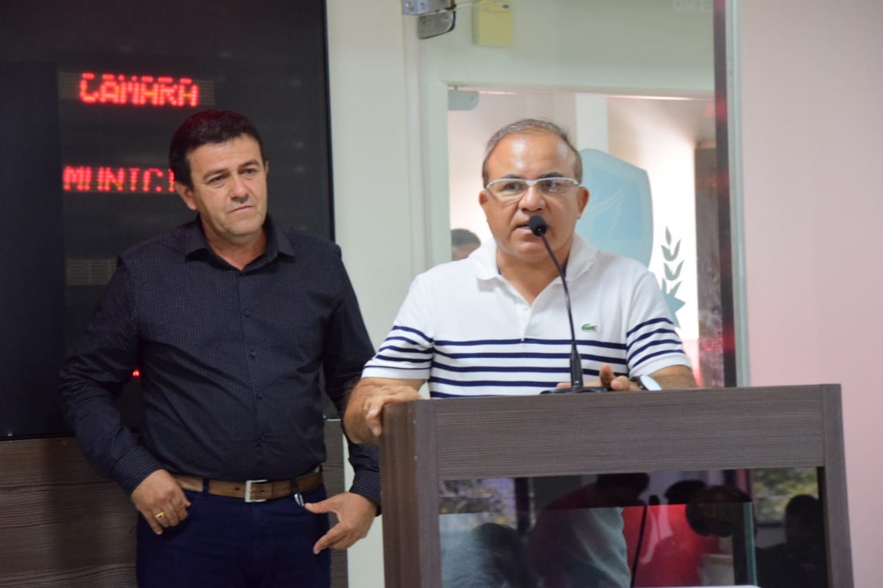 Médico propõe uso de placas de ruas em prol do futebol