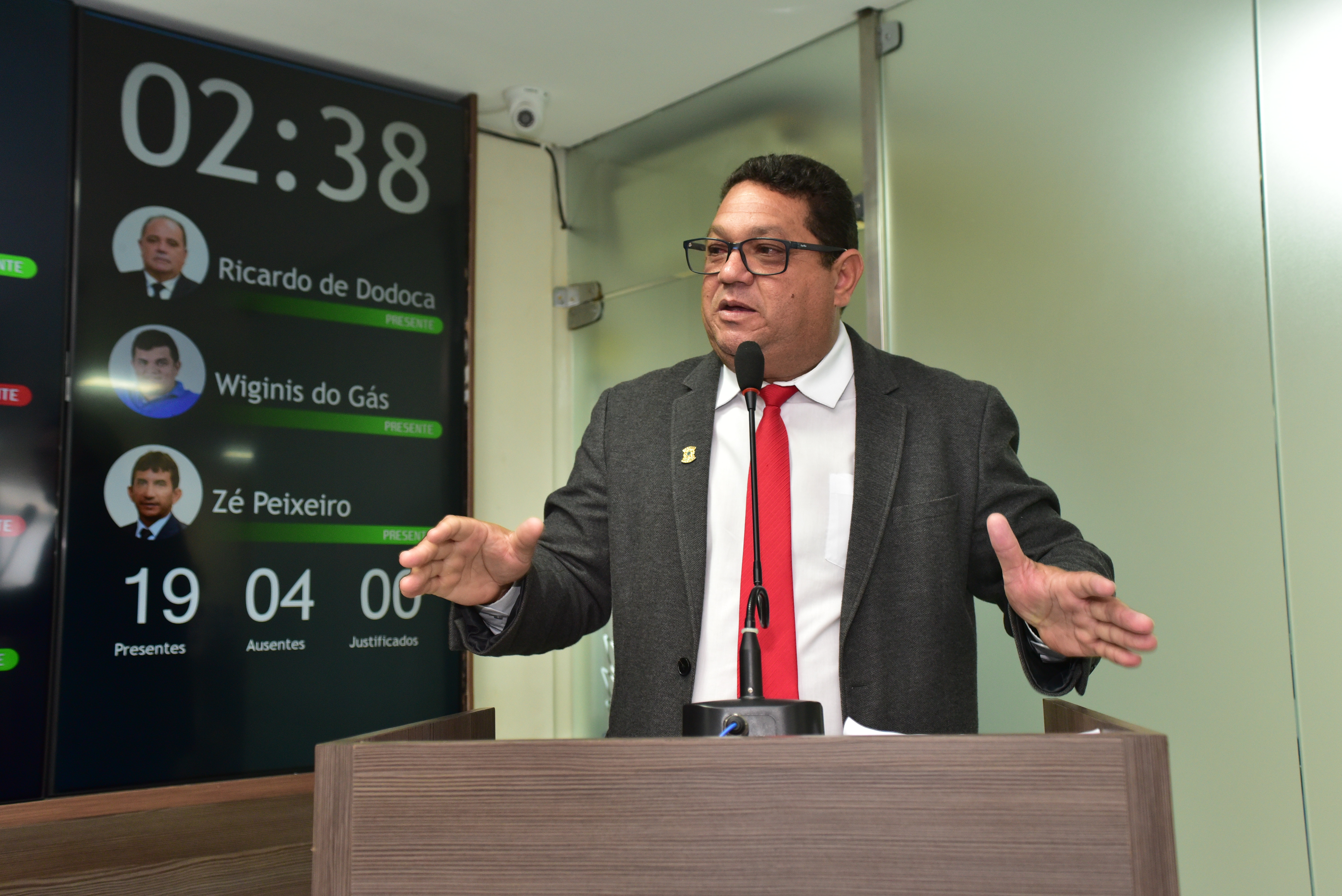  Omar Nogueira defende auxílio temporário para vendedores e gestantes