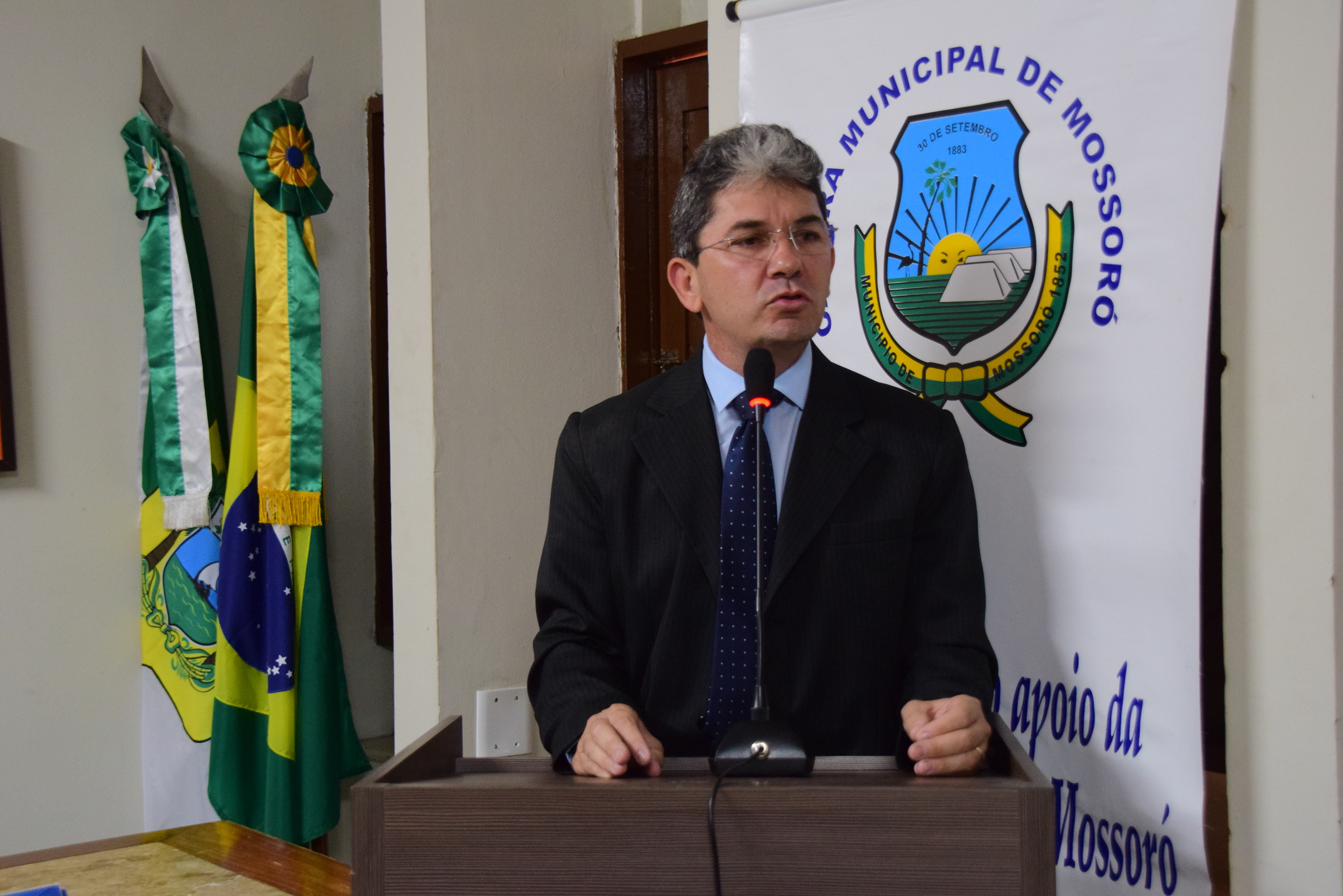 Ozaniel Mesquita cobra exames de raios-x no Centro Clínico do Bom Jardim