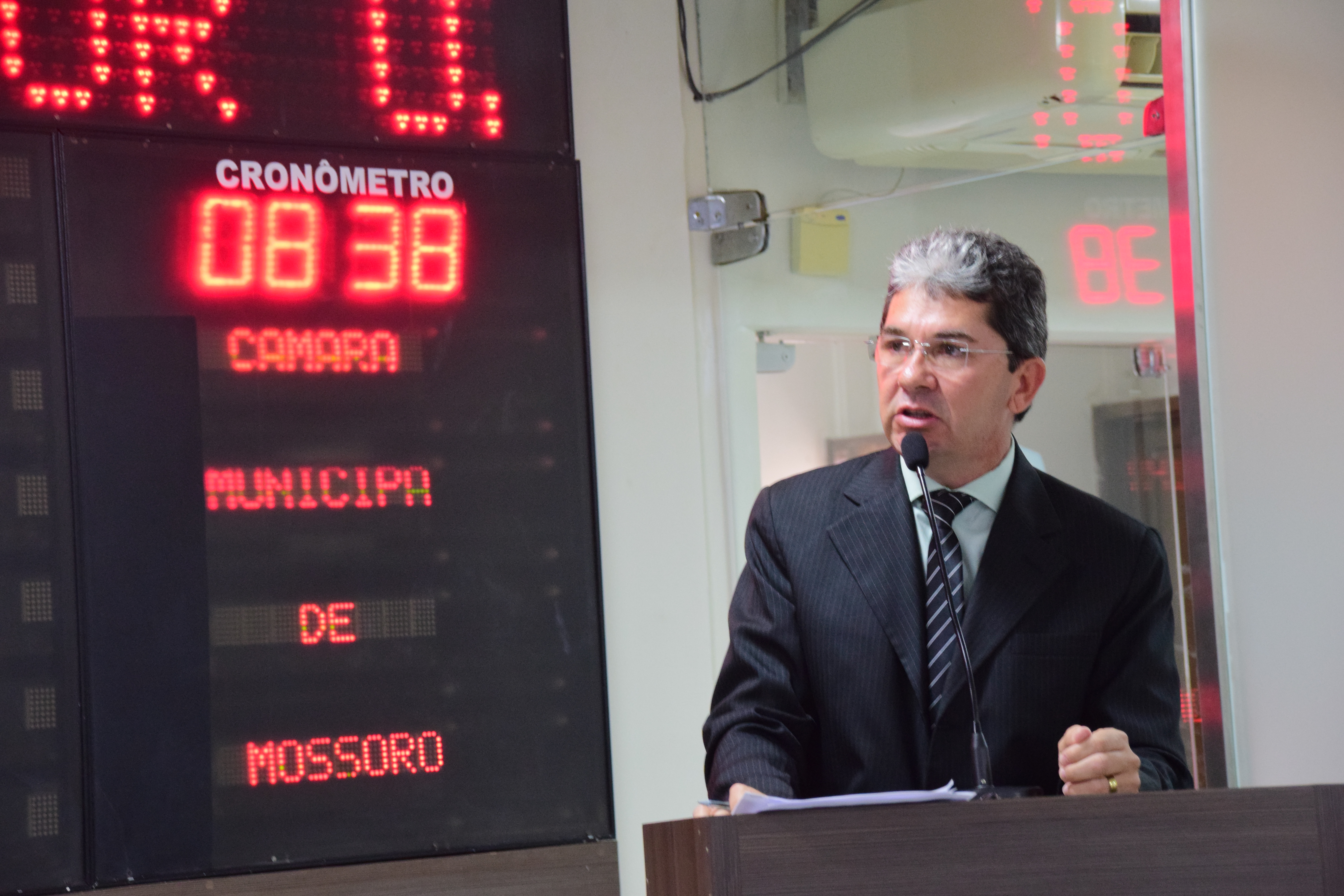 Ozaniel Mesquita defende concurso público na Prefeitura