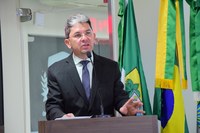 Ozaniel Mesquita propõe entrega de leite especial em Mossoró