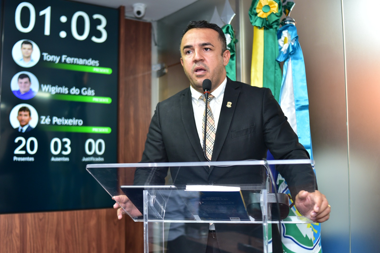 Paulo Igo cobra Prefeitura por tomógrafo sem uso