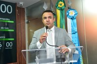 Paulo Igo faz alerta sobre fila de exames de tomografia e cobra infraestrutura em ruas da cidade