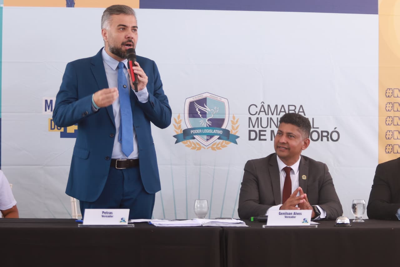 Vereador Petras destaca atuação social e defesa do trabalho legislativo durante Câmara Popular