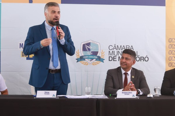 Vereador Petras destaca atuação social e defesa do trabalho legislativo durante Câmara Popular