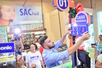 Placas indicam atendimento prioritário para pessoa com autismo